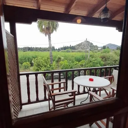 Διαμέρισμα Christina *