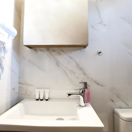 Christina * Τολό